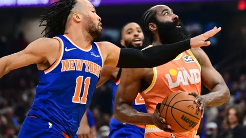 詹俊解析：郑钦文遇萨巴伦卡强势逆转，攀登高峰不易，实力差距显著